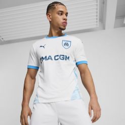 Koszulka piłkarska Puma Olympique de Marseille domowa 24/25. Bluzki damskie Puma, m, bez wzorów, z materiału, sportowe, bez kołnierzyka, bez ramiączek. W wyprzedaży za 339.99 zł.
