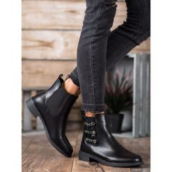 SHELOVET Eleganckie Sztyblety czarne. Czarne botki damskie SHELOVET, bez wzorów, z tworzywa sztucznego, eleganckie, bez obcasa, bez zapięcia. Za 89.00 zł.