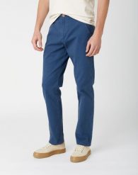 WRANGLER CASEY CHINO MĘSKIE SPODNIE MATERIAŁOWE DARK DENIM W1C050XTG 112141230. Eleganckie spodnie męskie Wrangler, bez wzorów, z denimu. Za 239.99 zł.