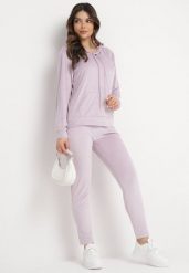 Jasnofioletowy Komplet Dresowy z Weluru Bluza z Kapturem i Spodnie z Gumką w Pasie Avinlia. Fioletowe bluzy damskie Born2be, m, bez wzorów, z dresówki, bez ramiączek, z kapturem. Za 79.99 zł.
