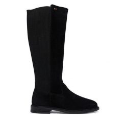 Kozaki Tommy Hilfiger. Czarne kozaki damskie Tommy Hilfiger, bez wzorów, bez obcasa, na płaskiej podeszwie, bez zapięcia. Za 849.99 zł.
