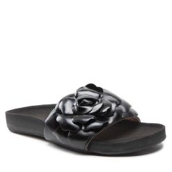 Klapki Baldaccini. Czarne klapki damskie Baldaccini, bez wzorów, bez obcasa, bez zapięcia. Za 299.99 zł.