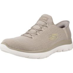 Buty SKECHERS SUMMITS-CLASSY NIGHT SLIP-INS Beżowy. Brązowe obuwie sportowe damskie Skechers, bez wzorów, bez zapięcia, na fitness i siłownię. Za 357.55 zł.