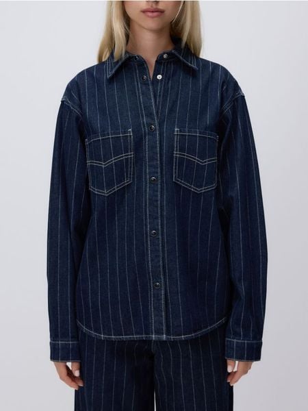 Denimowa koszula - granatowy. Niebieskie koszule damskie Reserved, l, bez wzorów, z bawełny, bez kołnierzyka, bez ramiączek. W wyprzedaży za 109.99 zł.