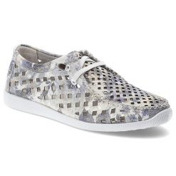 Półbuty damskie Artiker, cholewka ze skóry naturalnej licowej z ażurowymi wycięciami i nadrukiem na płaskiej podeszwie, białe, 58C0712. Białe półbuty damskie Artiker, w ażurowe wzory, ze skóry, bez obcasa, na płaskiej podeszwie, bez zapięcia. Za 239.00 zł.
