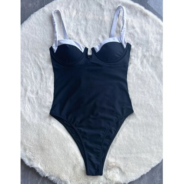 Jednoczęściowy strój kąpielowy z lamówką i wbudowanym stanikiem na lato Aglaja. Czarne stroje kąpielowe damskie Intica, l, bez wzorów, z materiału. Za 169.00 zł.