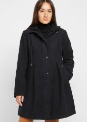 Płaszcz z kapturem i zakładkami. Czarne płaszcze damskie bonprix, bez wzorów, eleganckie, bez kołnierzyka, z kapturem. Za 319.99 zł.
