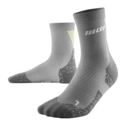 Skarpety kompresyjne sportowe damskie CEP Ultralight krótkie. Szare skarpetki damskie CEP, bez wzorów, z materiału. Za 74.00 zł.