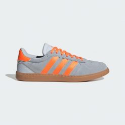 Buty Breaknet Sleek. Brązowe obuwie trekkingowe damskie Adidas, ze skóry, bez zapięcia. Za 259.00 zł.