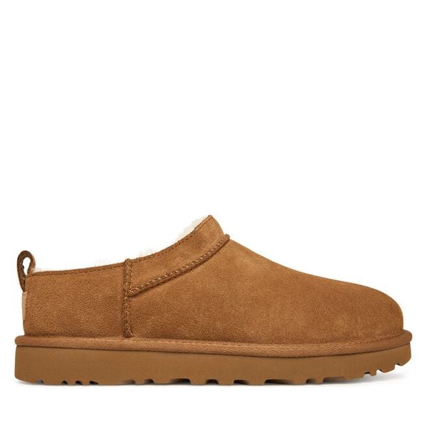 Śniegowce Ugg. Brązowe śniegowce damskie UGG, bez zapięcia. Za 679.99 zł.