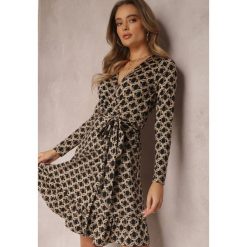 Ciemnobeżowa Sukienka Misso. Brązowe sukienki damskie Renee, l, bez wzorów, z materiału, klasyczne, bez kołnierzyka, bez ramiączek, midi, kopertowe. Za 149.99 zł.