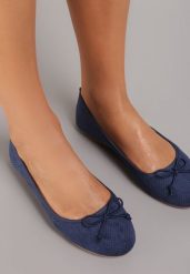 Granatowe Balerinki Sthugnaela. Niebieskie balerinki damskie Renee, bez wzorów, eleganckie, bez obcasa, na płaskiej podeszwie, bez zapięcia. Za 39.99 zł.