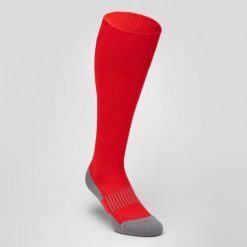 Skarpety do rugby R500 wysokie. Czerwone skarpetki damskie KIPSTA, bez wzorów, z elastanu. Za 26.99 zł.