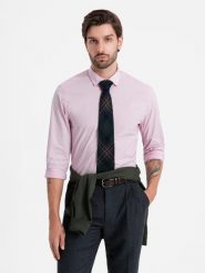 Bawełniana klasyczna koszula REGULAR - jasnoróżowa V2 OM-SHOS-0154 - XL. Czerwone koszule męskie Ombre Clothing, l, bez wzorów, z bawełny, klasyczne, bez kołnierzyka, bez ramiączek. W wyprzedaży za 79.99 zł.