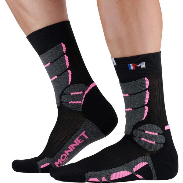 Skarpetki Monnet Trek Expert. Czerwone skarpetki damskie MONNET, bez wzorów, z materiału. Za 131.00 zł.