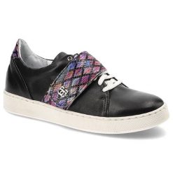 Czarne Sneakersy Simen Damskie Modne Półbuty. Czarne półbuty damskie Simen, bez wzorów, ze skóry, bez obcasa, bez zapięcia. Za 209.00 zł.