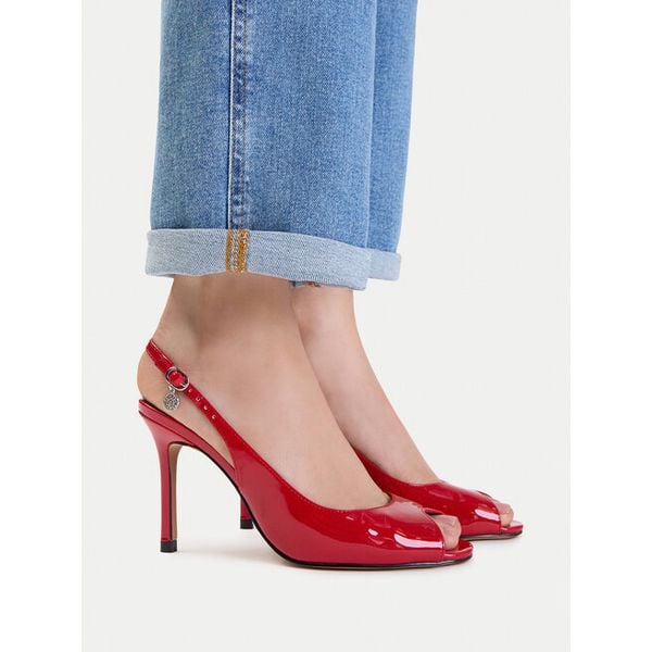 Sandały Nine West. Czerwone sandały damskie Nine West, bez wzorów, bez obcasa, na szpilce, bez zapięcia. Za 279.99 zł.