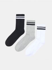 Skarpetki z bawełną 3 pack - wielobarwny. Skarpety męskie Sinsay, bez wzorów, z bawełny. Za 15.99 zł.