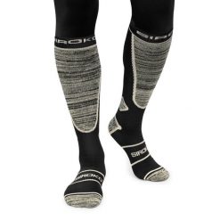 Skarpety narciarskie Sporty zimowe Siroko DAFFY Black. Czarne skarpetki damskie SIROKO, bez wzorów, z tkaniny. W wyprzedaży za 109.95 zł.