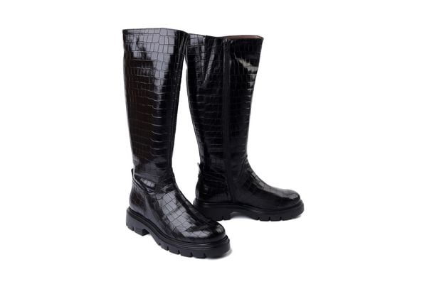 WONDERS A-4304 negro, kozaki damskie. Czarne kozaki damskie Wonders, bez wzorów, bez obcasa, bez zapięcia. Za 929.90 zł.