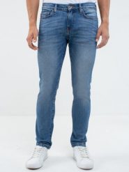 Jeansy męskie dopasowane niebieskie Terry Slim 331. Niebieskie jeansy męskie BIG STAR, z denimu, klasyczne. Za 299.99 zł.