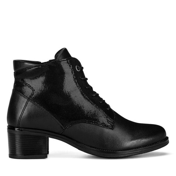 Trzewiki Lasocki. Czarne botki damskie Lasocki, bez wzorów, bez obcasa, na słupku, bez zapięcia. Za 179.99 zł.