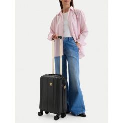 Walizka kabinowa Nine West. Czarne walizki damskie Nine West, bez wzorów. Za 299.99 zł.