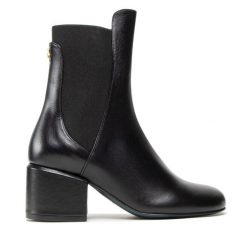 Botki Patrizia Pepe. Czarne botki damskie Patrizia Pepe, bez wzorów, bez obcasa, na słupku, bez zapięcia. Za 1,389.00 zł.