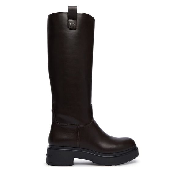 Kozaki Armani Exchange. Brązowe kozaki damskie Armani Exchange, bez wzorów, bez obcasa, na płaskiej podeszwie, bez zapięcia. Za 1,169.00 zł.