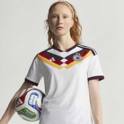Koszulka Germany 26 Home Authentic. Białe bluzki damskie Adidas, bez wzorów, sportowe, bez kołnierzyka, bez ramiączek. Za 649.00 zł.