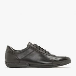 Czarne półbuty męskie z przeszyciami na cholewce KILIAN. Czarne buty sportowe męskie Ryłko, bez wzorów, ze skóry, bez zapięcia. Za 379.99 zł.