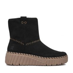 Botki Rieker. Czarne botki damskie Rieker, bez wzorów, bez obcasa, na płaskiej podeszwie, bez zapięcia. Za 389.99 zł.
