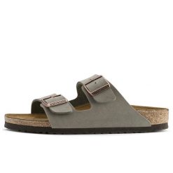 Klapki Birkenstock Arizona Szare Dorosłych. Szare klapki damskie Birkenstock, bez wzorów, z gumy, bez obcasa, bez zapięcia. Za 429.00 zł.