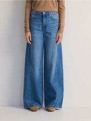Jeansy wide leg z przeszyciami - niebieski. Niebieskie jeansy damskie Reserved, bez wzorów, z bawełny, z podwyższonym stanem. W wyprzedaży za 89.99 zł.