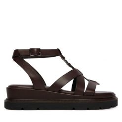 Sandały Tamaris. Brązowe sandały damskie Tamaris, bez wzorów, bez obcasa, na płaskiej podeszwie, bez zapięcia. Za 369.99 zł.