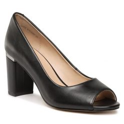 Półbuty Lasocki. Czarne półbuty damskie Lasocki, bez wzorów, bez obcasa, na obcasie, bez zapięcia. Za 249.99 zł.