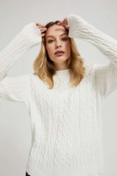 Sweter z ozdobnym splotem. Swetry nierozpinane damskie MOODO, l, bez wzorów, z poliamidu, bez kołnierzyka, bez ramiączek. W wyprzedaży za 69.99 zł.