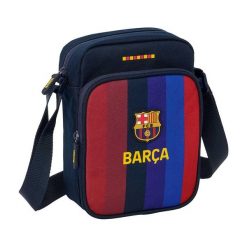 Praktyczna torba boczna FC Barcelona 2026-27. Torby sportowe męskie safta, bez wzorów, z materiału, na ramię, z nadrukiem. Za 129.85 zł.