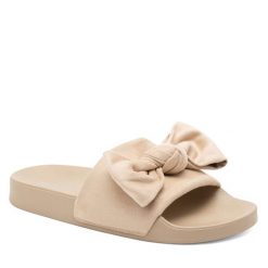 Klapki Clara Barson. Brązowe klapki damskie Clara Barson, bez wzorów, bez obcasa, bez zapięcia. Za 69.99 zł.