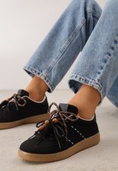 Czarne Sneakersy Typu Klasyczne Tenisówki Retro z Podwójnym Wiązaniem z Frędzlami Kotena. Czarne trampki i tenisówki damskie Renee, bez wzorów, z jeansu, bez zapięcia. Za 99.99 zł.