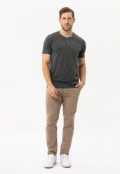T-shirt z rozpinanym dekoltem T-WARREN. Szare t-shirty męskie Volcano, l, z aplikacjami, z bawełny, bez kołnierzyka, bez ramiączek. Za 74.99 zł.