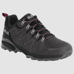 Buty trekkingowe damskie Jack Wolfskin Refugio Texapore Low. Czerwone obuwie trekkingowe damskie Jack Wolfskin, z materiału, bez zapięcia. Za 541.00 zł.