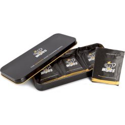 Chusteczki do czyszczenia CREP PROTECT - The Ultimate Shoe Cleaning Wipes 1002. Piżamy męskie Crep Protect, bez wzorów, bez kołnierzyka, bez ramiączek. Za 43.99 zł.