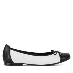 Baleriny Lasocki. Białe balerinki damskie Lasocki, bez wzorów, bez obcasa, bez zapięcia. Za 149.99 zł.