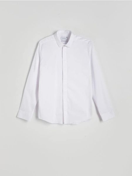 Gładka koszula super slim fit - biały. Białe koszule męskie Reserved, l, bez wzorów, z bawełny, bez kołnierzyka, bez ramiączek. Za 119.99 zł.