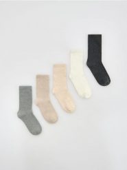 Długie skarpetki 5 pack - beżowy. Brązowe skarpetki damskie Reserved, bez wzorów. Za 39.99 zł.