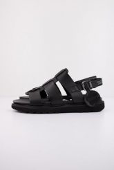 Sandały KICKERS NEOSINEAD Czarny. Czarne sandały damskie Kickers, bez wzorów, ze skóry, bez obcasa, bez zapięcia. Za 337.55 zł.