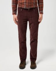MESKIE SPODNIE SZTRUKSOWE WRANGLER GREENSBORO MAHOGANY 112370724. Spodnie materiałowe męskie Wrangler, bez wzorów, z materiału. Za 219.99 zł.