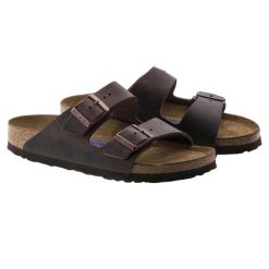 Sandały Damskie Ze Skóry Olejowanej Arizona. Brązowe sandały damskie Birkenstock, bez wzorów, z materiału, z otwartym noskiem, bez obcasa, bez zapięcia. Za 439.00 zł.