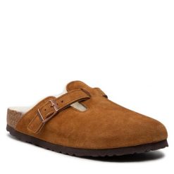 Klapki Birkenstock. Brązowe klapki damskie Birkenstock, bez wzorów, bez obcasa, bez zapięcia. Za 799.99 zł.